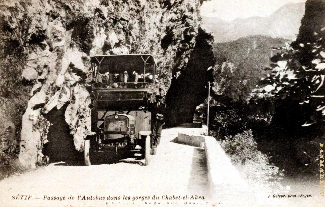 Chabet-el-Akra - Gorges - Autobus.jpg
